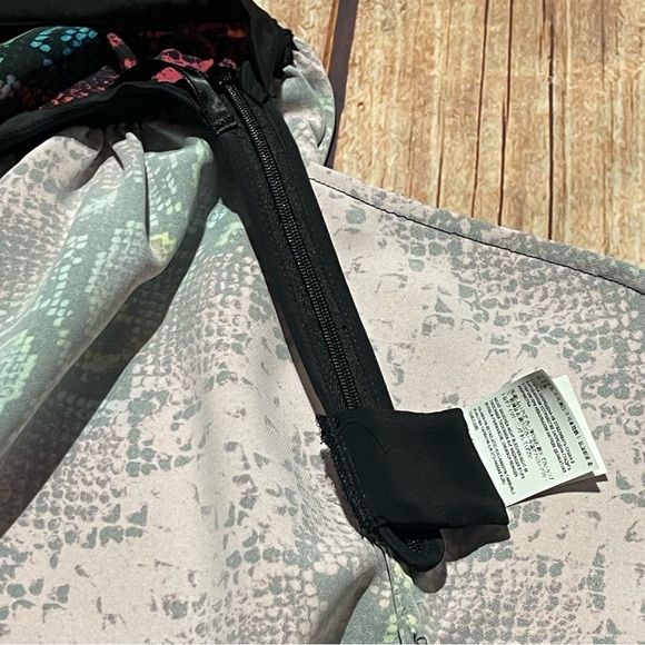 Versace Skirt Size ITALIAN 42(US 6/med)Snake print Neon Pockets Preowned - Picture 9 of 13